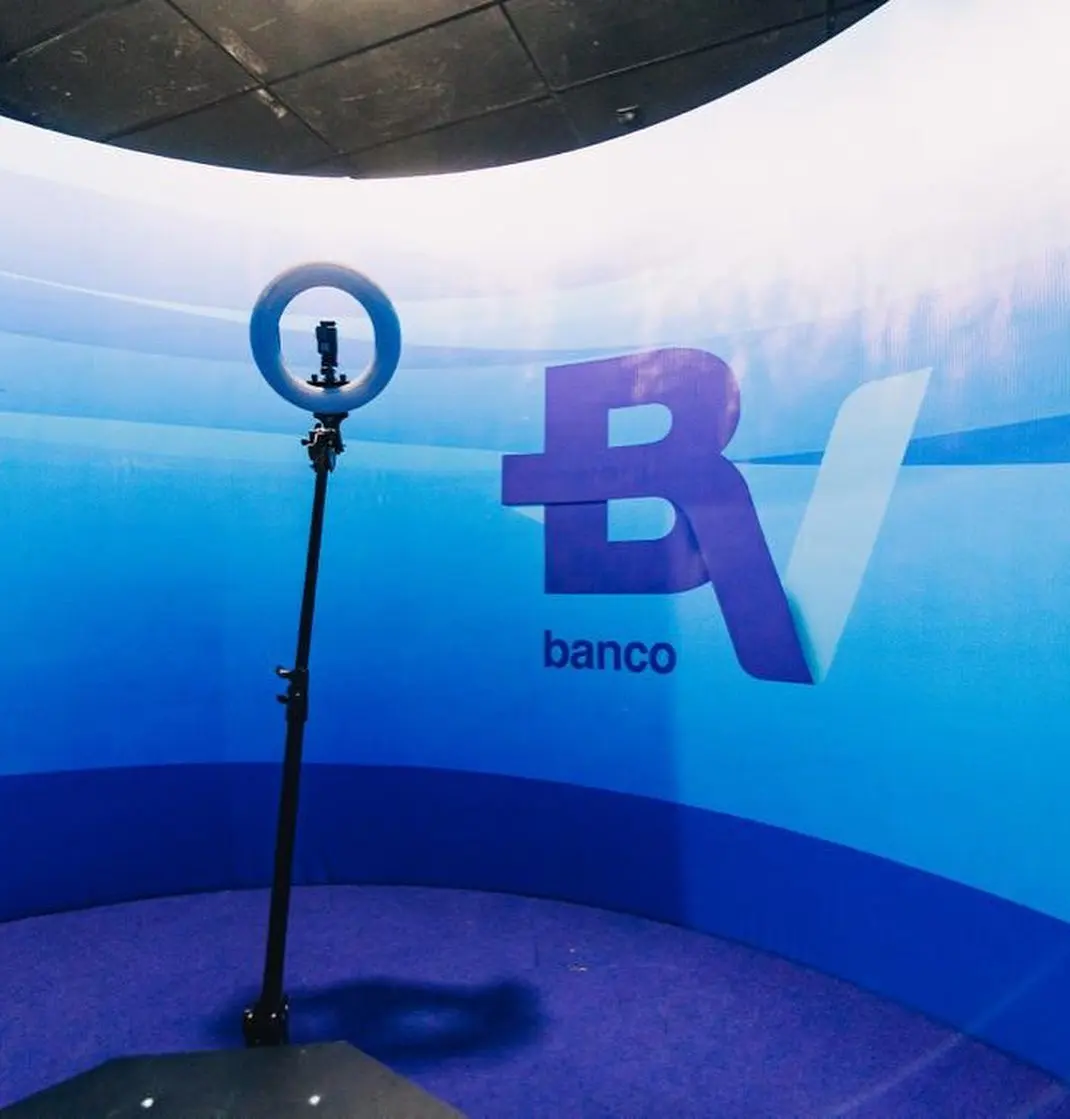 Banco BV — cabine 360° — Magic