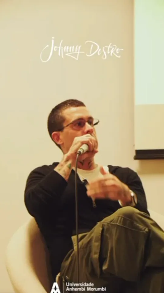 Johnny Destro palestrando na Universidade Anhembi Morumbi