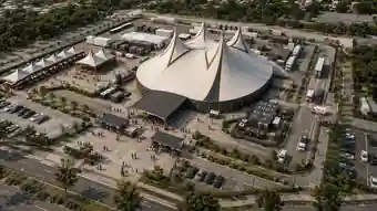 Vista aérea da operação do Universo Casuo